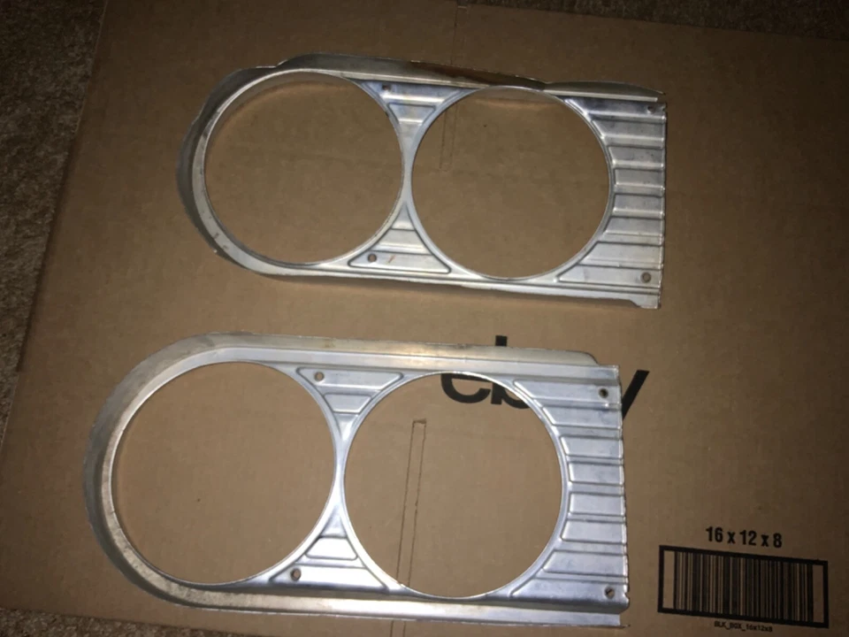 Biseles de embellecimiento de faros originales GM OEM LH RH 1964 Chevrolet Chevelle El Camino SS Foto 4 de 4