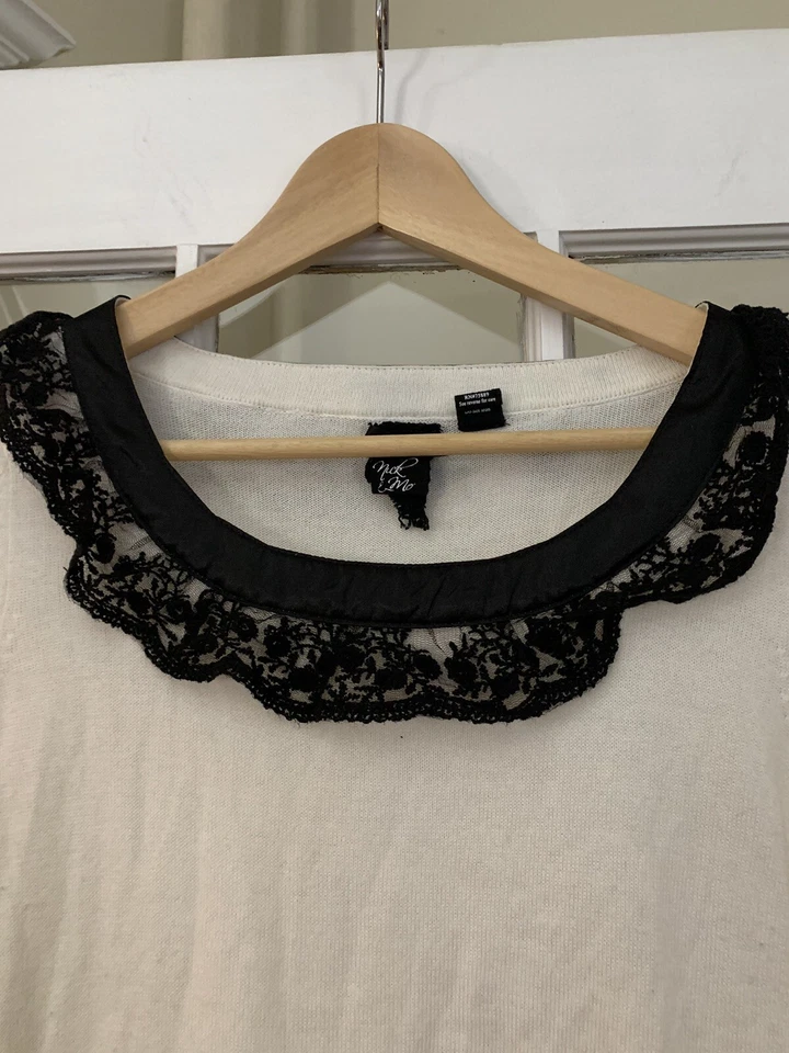 Suéter Nick & Mo Mangas Campana Medianas Crema Satinado Negro Encaje Volantes Espalda Foto 4 de 4