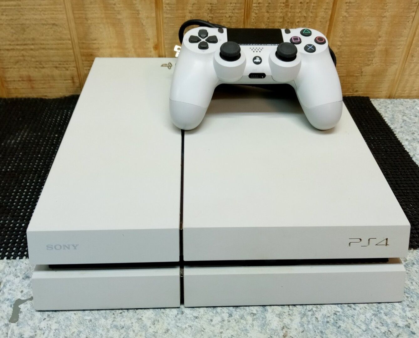 tæmme Uanset hvilken tempereret Sony PlayStation 4 Launch Edition 500GB Glacier White Console for sale  online | eBay