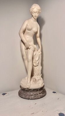 Venus Skulptur Nymphe hinunter ins Bad Alabaster 1800er + Marmorsäule