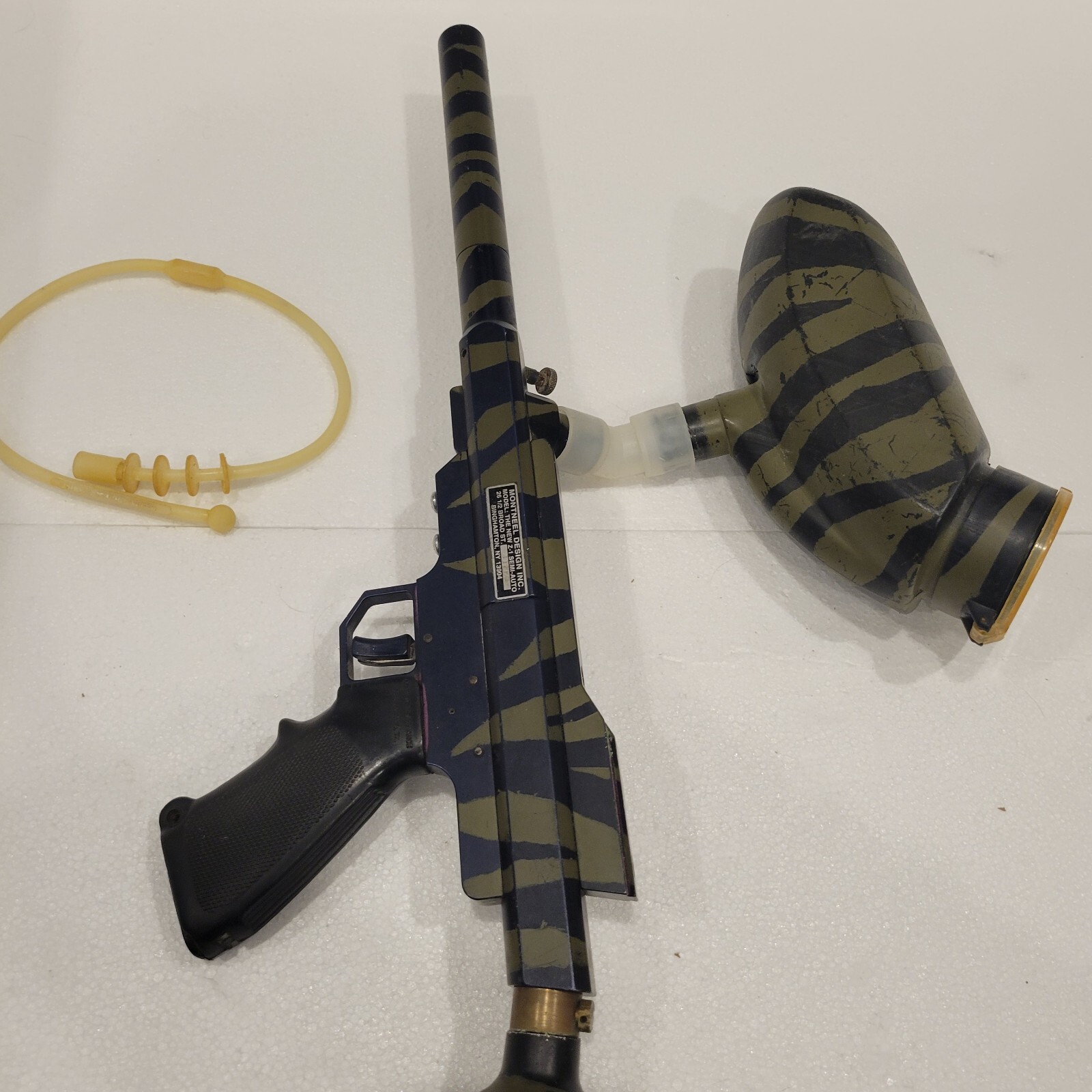 Icon Z1 Paintball Marker With Hopper, Squeegee, Mask, and Extra Bolt