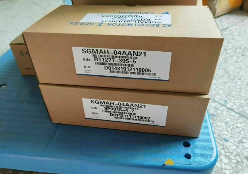 1PC New Yaskawa SGMAH-04AAN21 Servo Motor