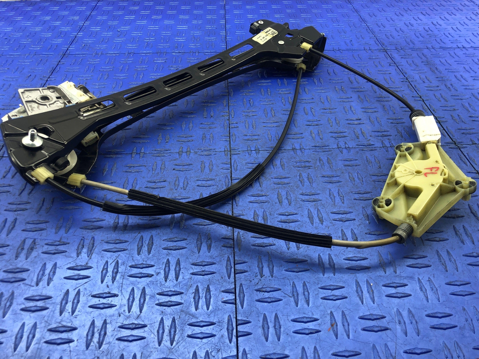 2011-2015 AUDI R8 CONVERTIBLE FRONT LEFT WINDOW GLASS REGULATOR 420837462A OEM