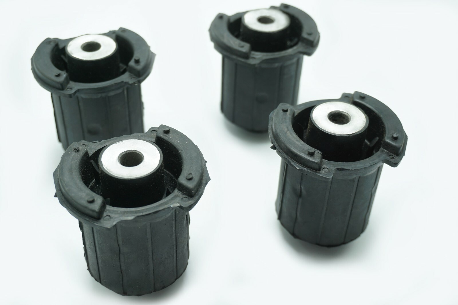 *** ROLLS-ROYCE PHANTOM - Front Suspension Upper Wishbone BUSHINGS: 2004-2018 **