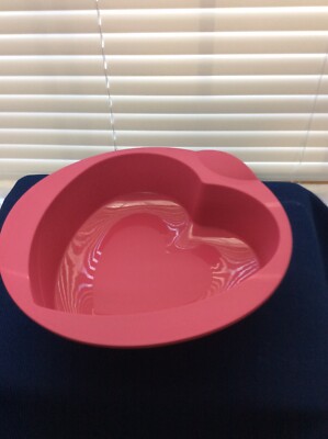 Tupperware  Heart Shaped Baking Pan. Silicone. New!