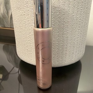 Becca Ignite Liquified Light Highlighter - Acceptance - Rare-1.5 Oz
