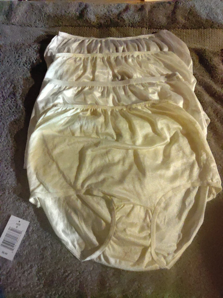 5 Pair Size 6 vintage fruit of the loom Brief panties Silky Soft 100% Nylon - Image 3 of 4