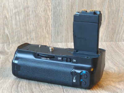 Meike Battery Grip für Canon 550D
