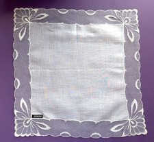 VINTAGE HANKIE WHITE LACE EDGE WEDDING NEW W/ TAG CELEBRITEES LINEN SWISS TULLE