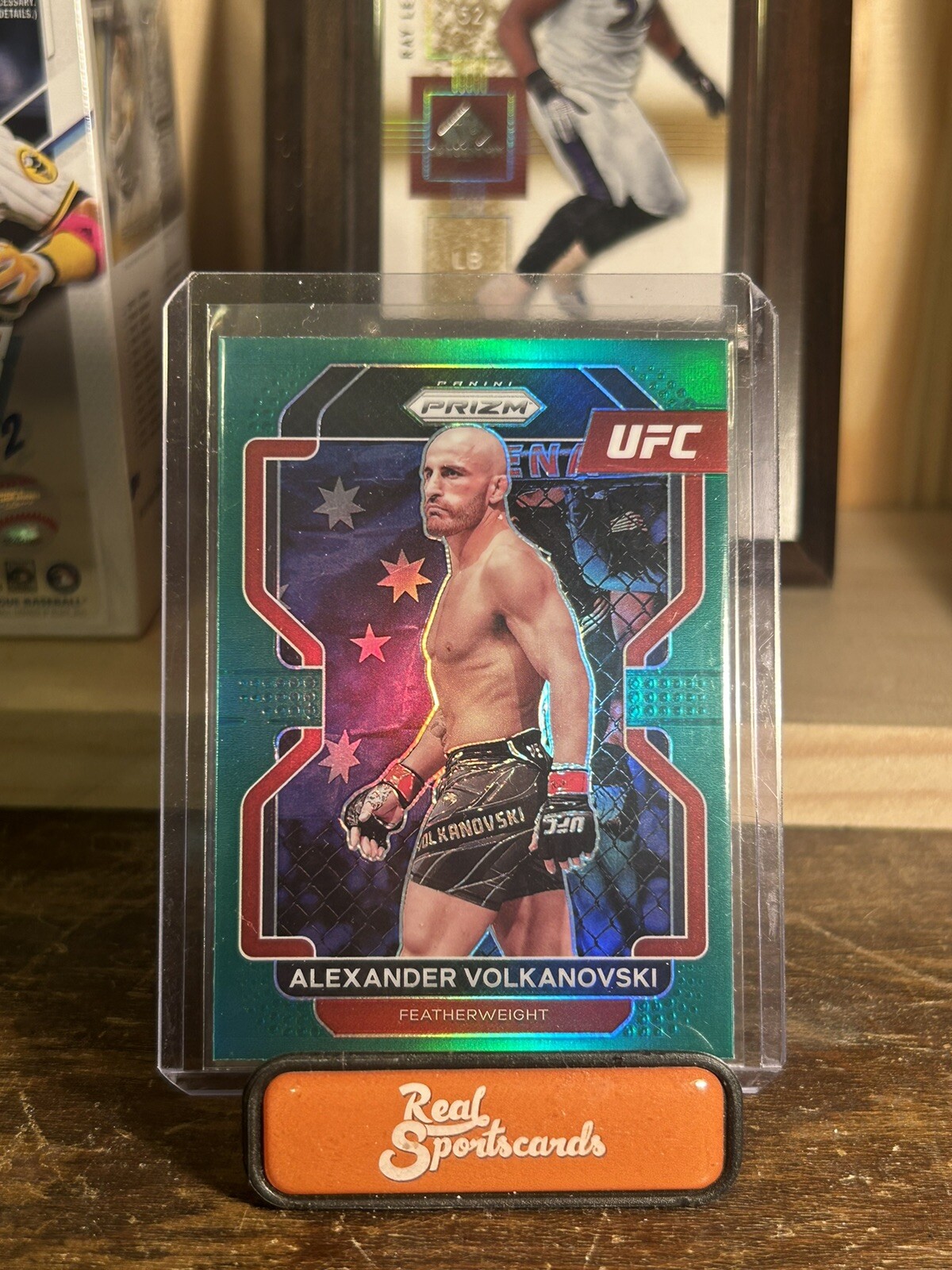 2022 Panini Prizm UFC Alexander Volkanovski Green Prizm SP #147