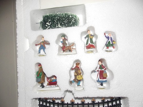 DEPT 56 "All Around the Park" Christmas Ice Skating Rink SUPER CLEAN  10/25 - Picture 3 of 9