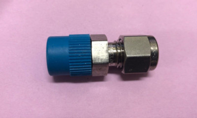 Swagelok Stainless Steel Connector Fitting,1/4'' Tube x 1/4'' M NPT, SS-400-1-4