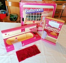 BATHROOM, SALA DA BAGNO PER BAMBOLE ANNI '70. MARCA FRADE. VINTAGE