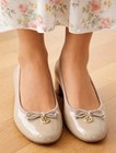 Tory Burch Women's Patent Leather Chelsea Nude Ballet Heels Bow Charms Size~ 10 — photo 1