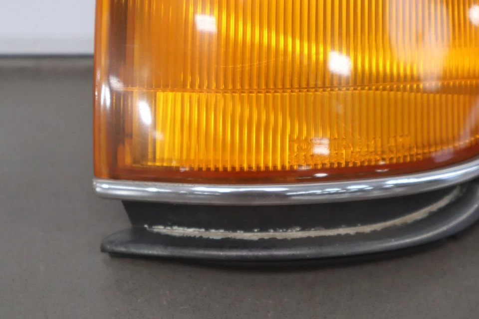 Luz de señal de giro montada en el guardabarros izquierdo Toyota LandCruiser 1991-1998 Foto 4 de 4