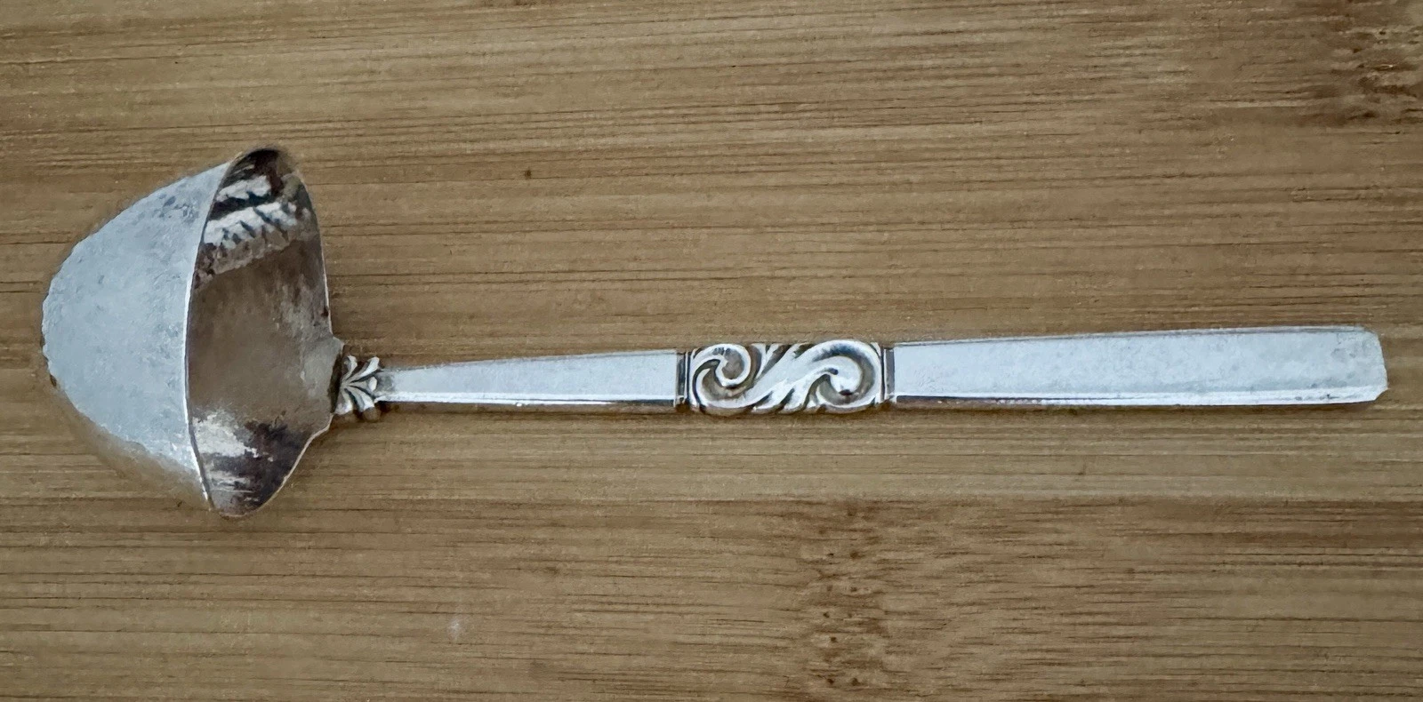 RARE GEORG JENSEN SCROLL PATTERN STERLING SILVER CREAM OR SAUCE LADLE
Opens in a new window or tab