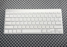 Apple Wireless Keyboard A1314 Aluminum Bluetooth MC184LL/B 2011 - Tested Clean