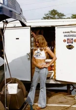 Harry Schmidt's Wife & "Blue Max" 1974 Mustang II NITRO Funny Car PHOTO! #(17f)