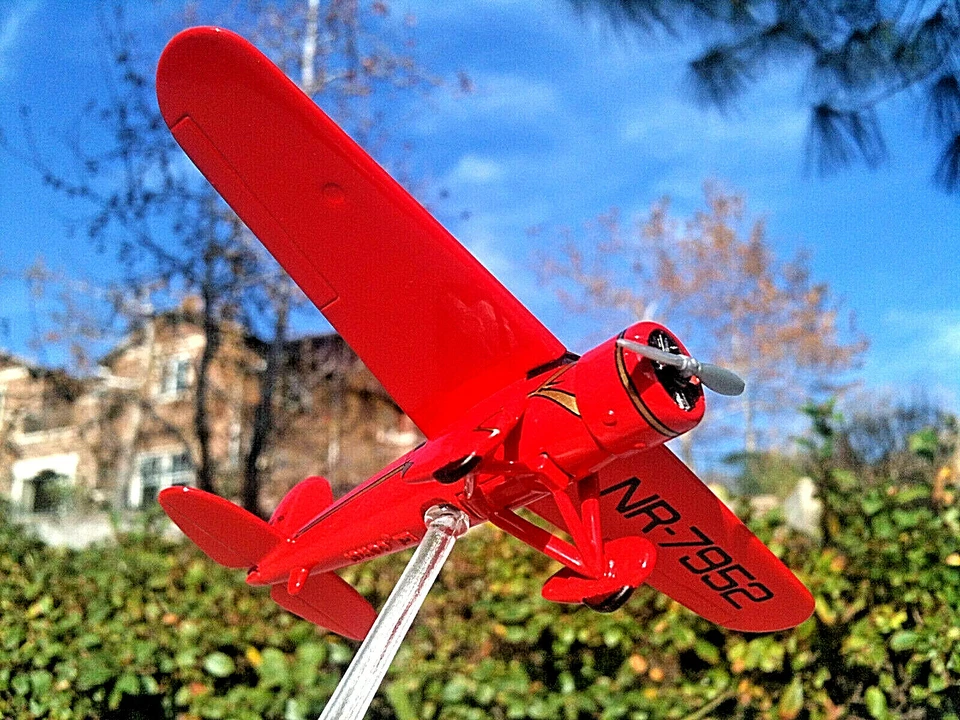 Corgi Lockheed Vega Amelia Earhart, May 20th 1932 Die-cast Showcase 1:120 Scale - Image 4 of 4