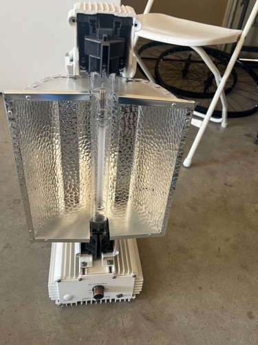 Gavita Pro 1000e DE US 1060W 120-240v Fixture HPS Grow Light