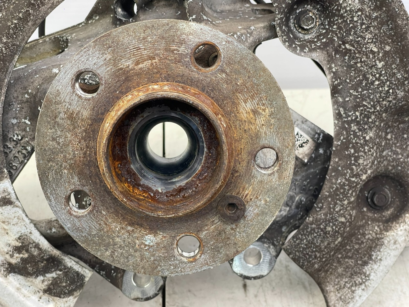 2014-2019 BMW I8 OEM REAR LEFT DRIVER SPINDLE KNUCKLE WHEEL BEARING HUB ASSEMBLY