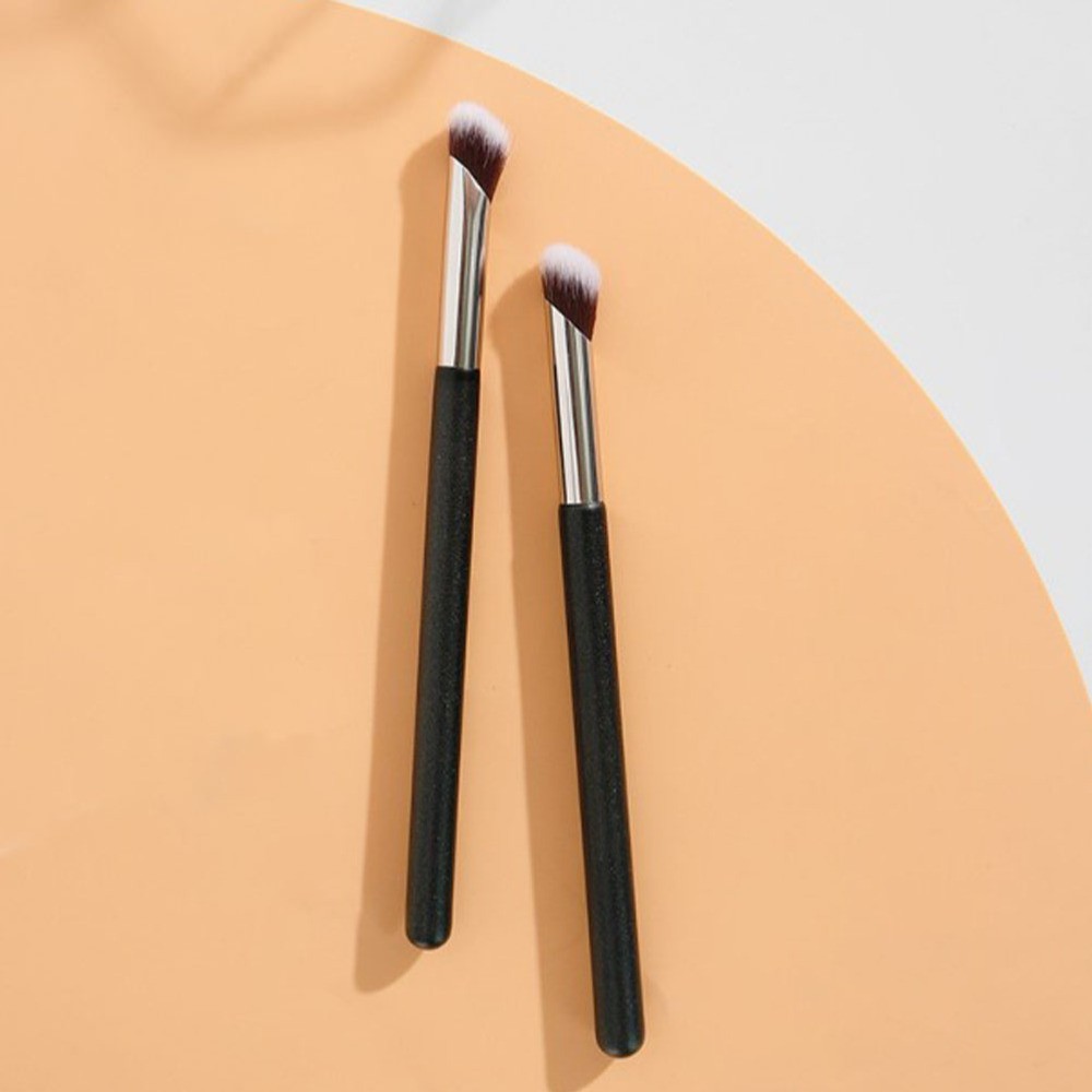 Flat Concealer Brush for Under Eyes & Eyebrows Makeup-image