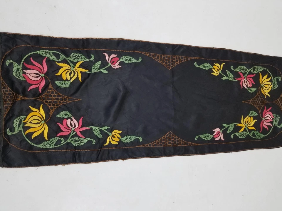 Vintage French Hand Embroidered Floral Fringe Table Runner 126x48cm - Image 4 of 4