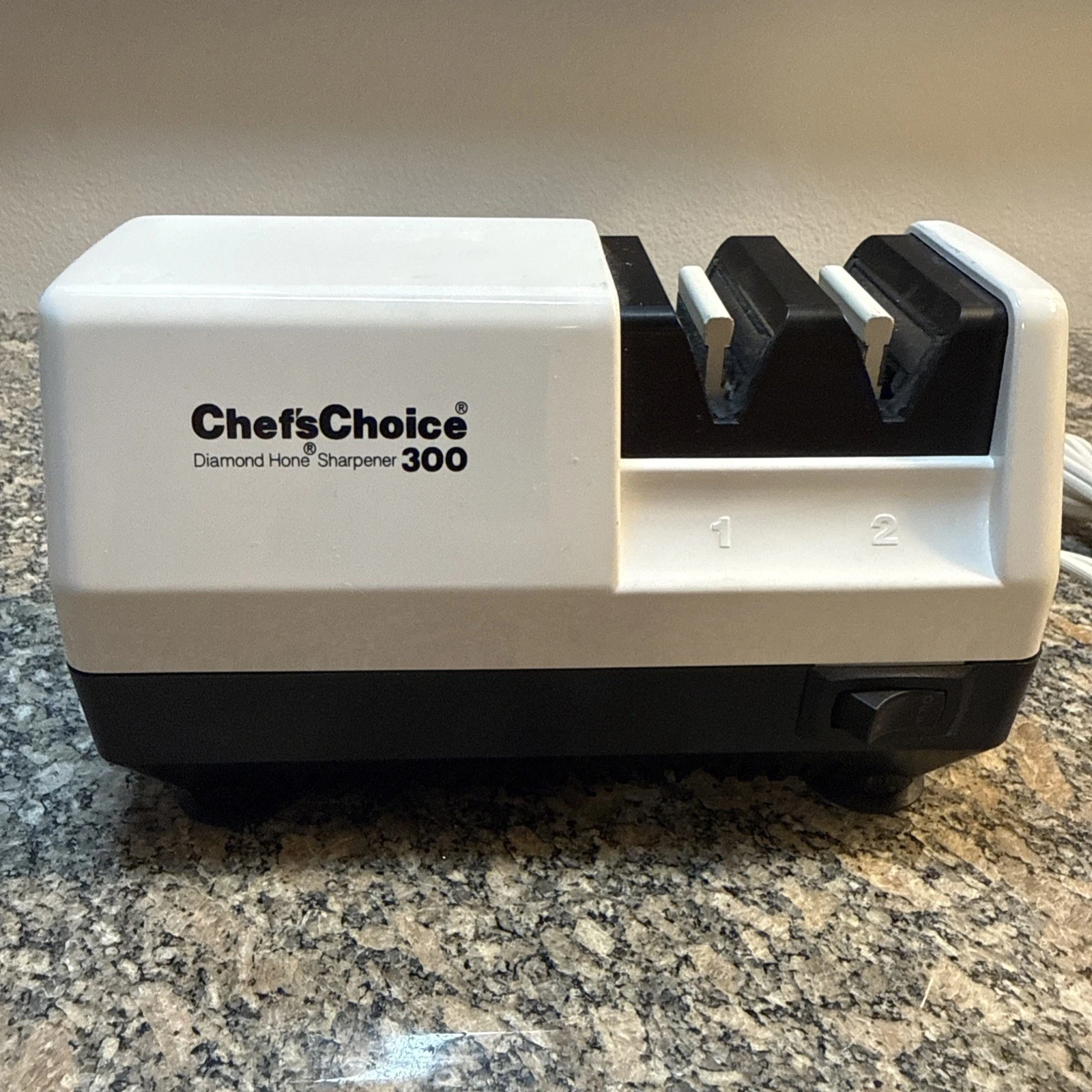 VINTAGE CHEFS CHOICE 2 STAGE DIAMOND SHARPENER MODEL 300