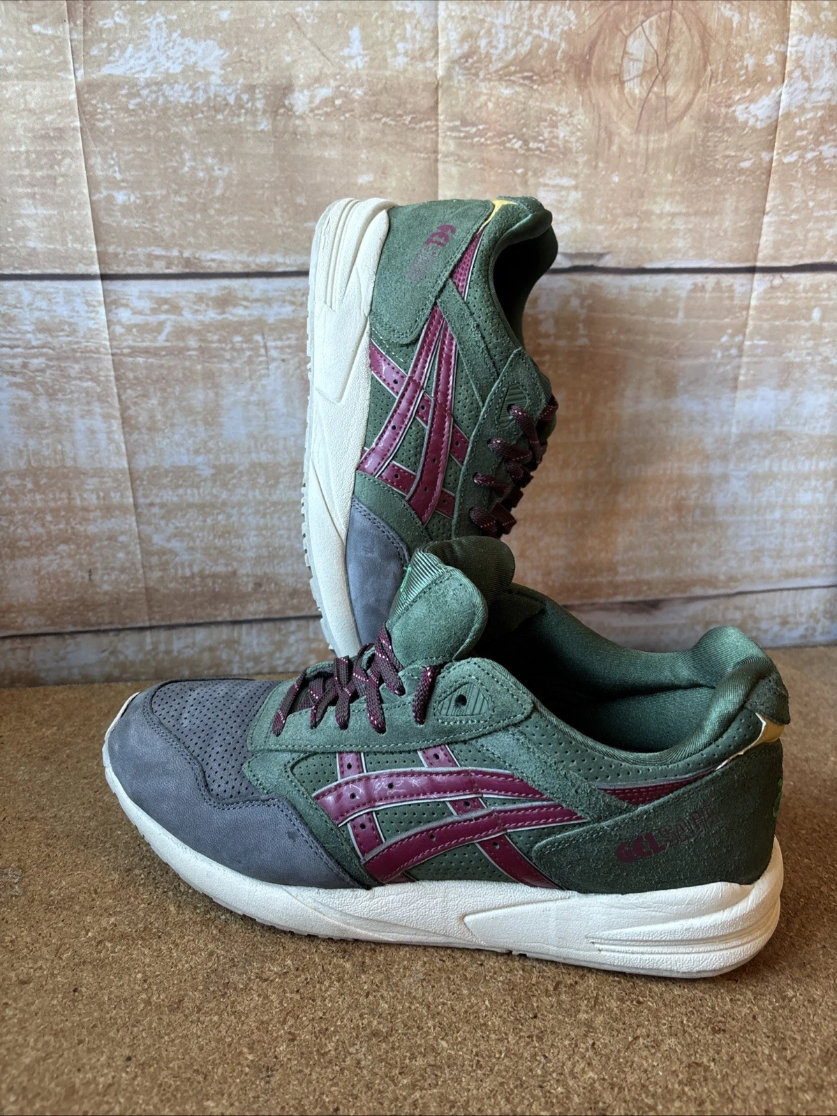 ASICS GEL Saga Verde Rosso Regno Unito 8 Us 9