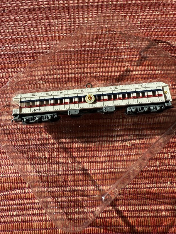 Hallmark QXI2017 Lionel Freedom Train Observation Car Ornament 