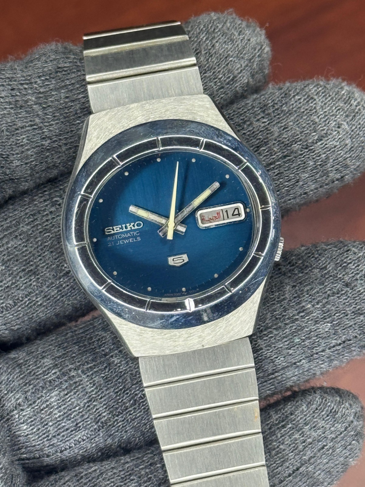 Mens Automatic Watch Wrist Seiko Vintage 5 Day/Date - VintageWatches.PK Mens Automatic Watch Wrist Seiko Vintage 5 Day/Date - vintagewatches.pk