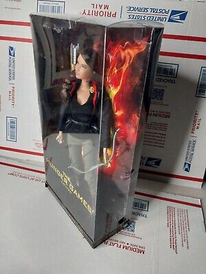 Katniss Barbie! Love <3  Jogos vorazes, Barbie, Collor