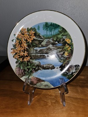 Royal Windsor '' Wild Honeysuckle '' Collector Plate 6610-19,500 By Ralph Mark