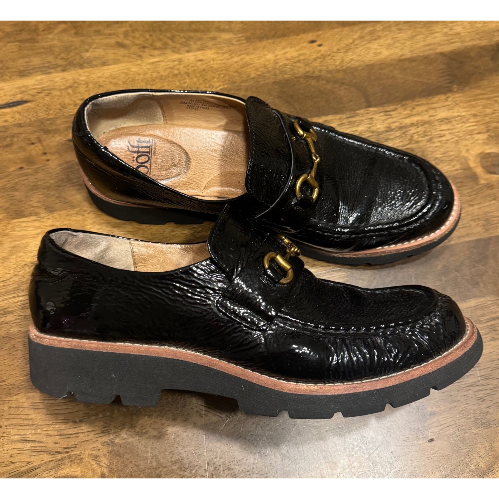 SAOLA Mocassini Sofft in pelle verniciata nera suola a strappo oro ferramenta 9M