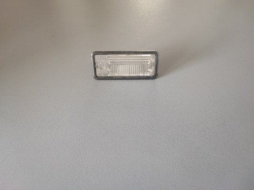 Audi A4 B6 8E Kennzeichenleuchte links 8E0807430A