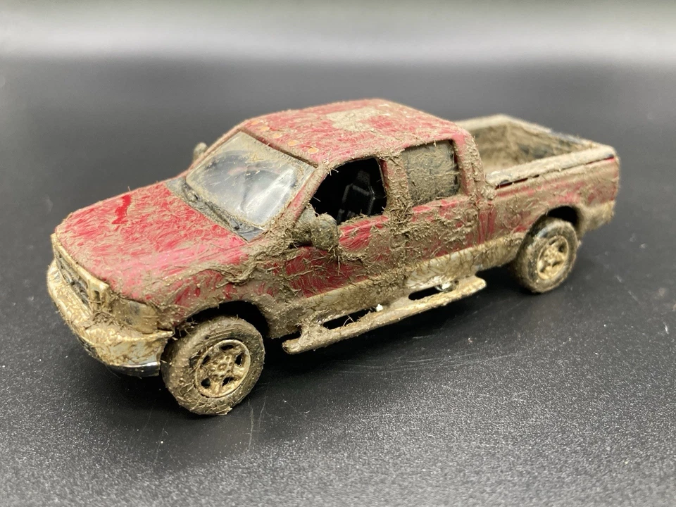 2004 Ford F-250 Super Duty Diesel 4x4 Muddy Customized 1/64 Diecast Mud Truck - Image 2 of 4