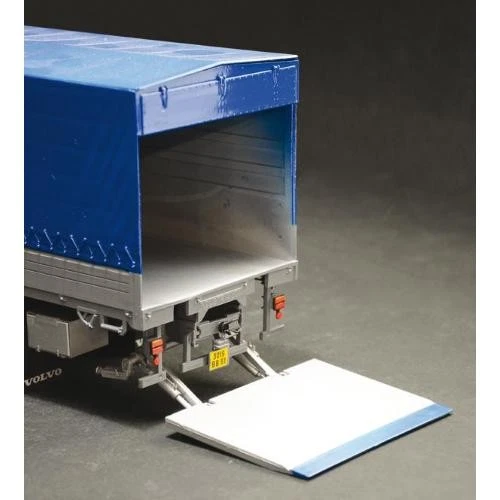 1:24 Italeri Volvo F16 Globe Trotter Canvas Truck Camion Kit IT3945 Modellino - Immagine 4 di 4