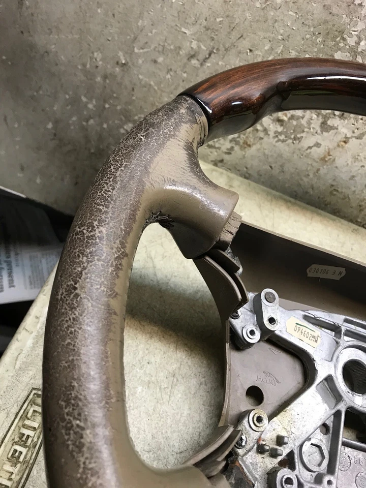 03 04 05 Jaguar XK8 Steering Wheel - Image 2 of 3