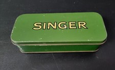 Ancienne boite métal pour accessoires machine à coudre Singer
