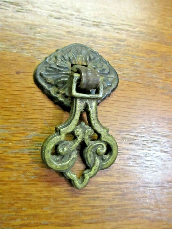 Art Nouveau 1890s latão gota puxador com placa traseira de aço latão antigo envelhecido escuro - Imagem 2 de 4