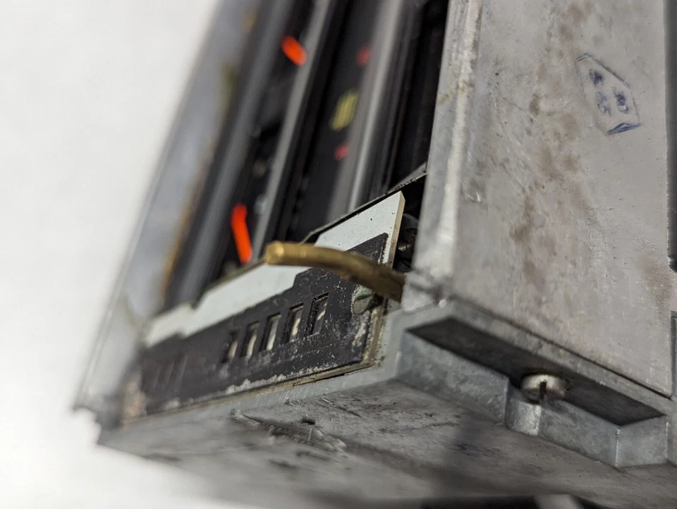 Cuadro de instrumentos velocímetro Mercedes Benz 200D W110 1965 (para piezas) Foto 2 de 4