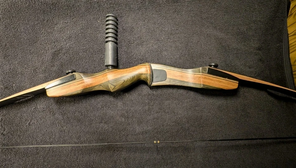 OMP Smoky Mountain Hunter Recurve Bow 62" 45# Right Hand – Wood Riser - Image 3 of 4