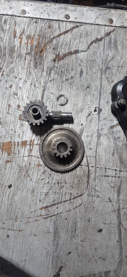 05 06 2005 2006 Suzuki GSXR 1000 arranque embrague engranaje distribución cubierta arranque C84 Foto 2 de 4