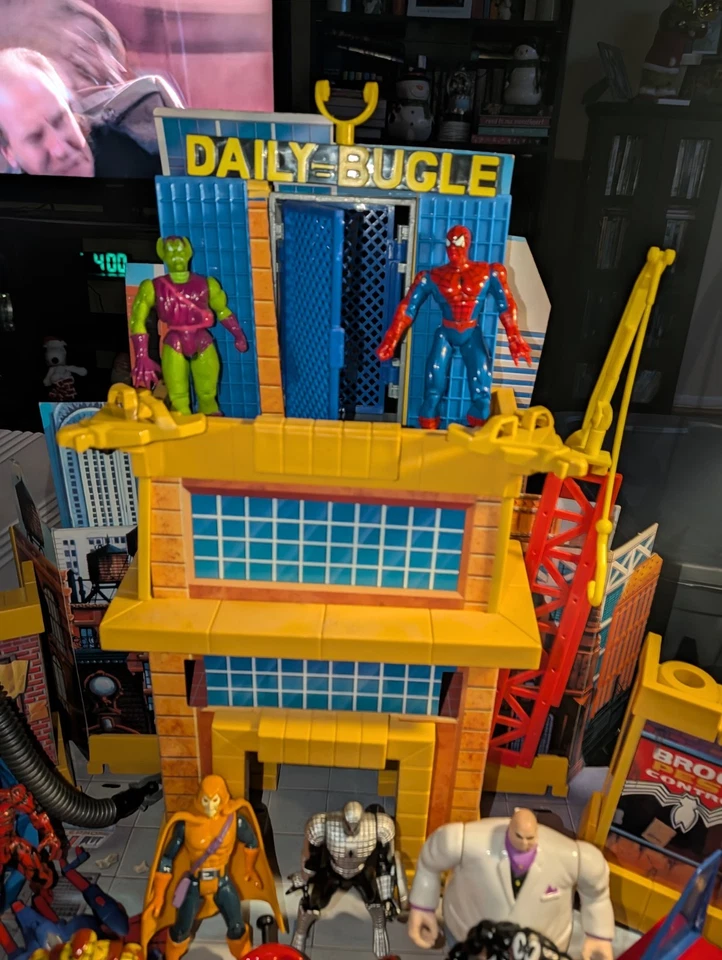 Vintage 1994 Spider-Man Daily Bugle Playset/Incompleto com 10 Figuras e 4 Veículos - Imagem 2 de 4
