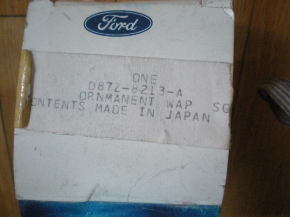 Nuevo de Lote Antiguo 1978 1980 1981 1982 Ford Courier Truck Parrilla Emblema 2.3L Litro D87Z-8213-A Foto 3 de 3