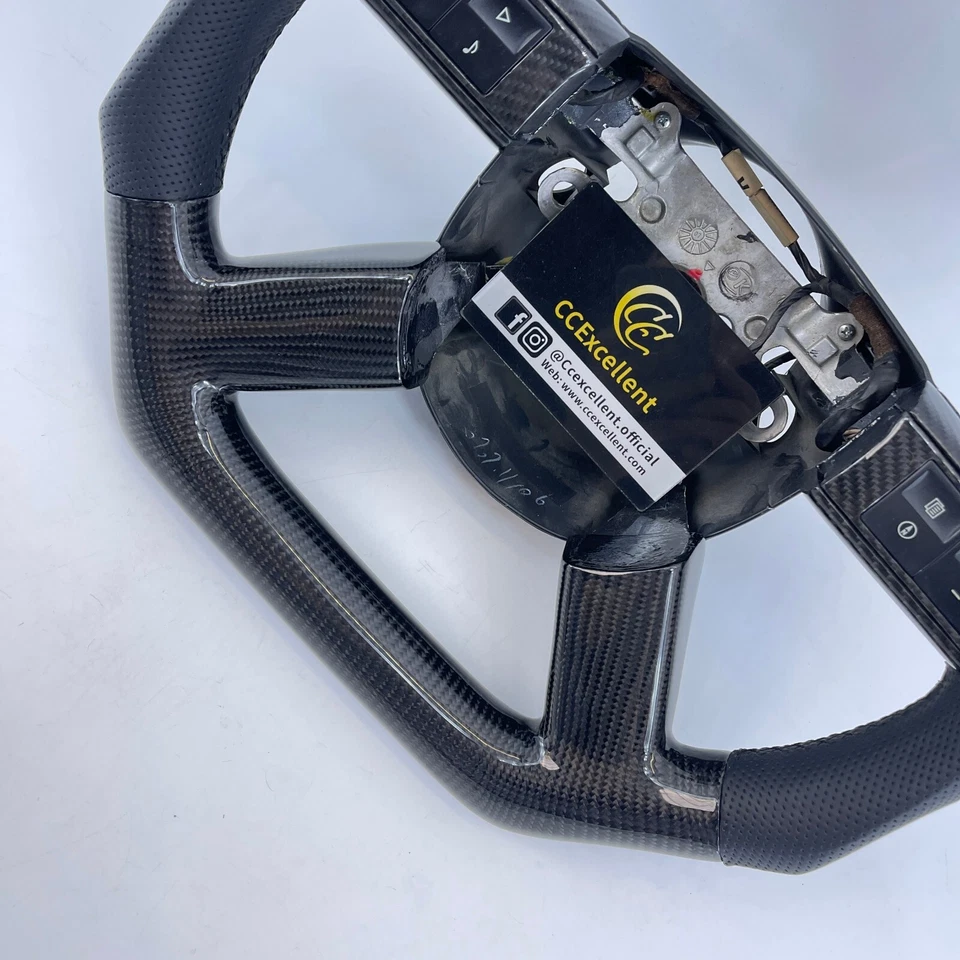 For 05-10 Dodge Charger/Challenger/Chrysler 300 real carbon fiber steering wheel - Image 4 of 4