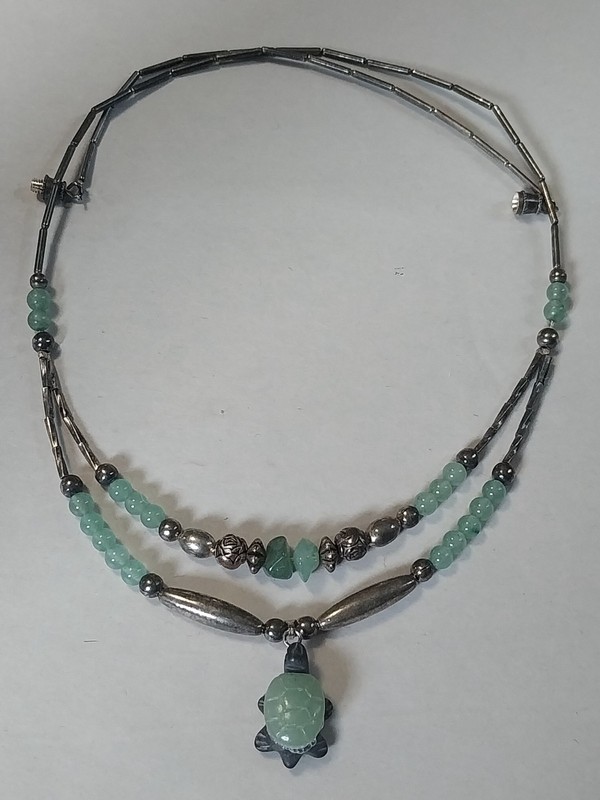Vintage silver tone 20" green /silver Beaded chain,stone turtle pendant necklace