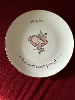 Vintage  73 Kewpie Collector Plate By Rose O Neill  Being Loved  8.5  Gold Rim