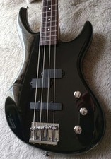 Bajo eléctrico Charvette por Charvel usado