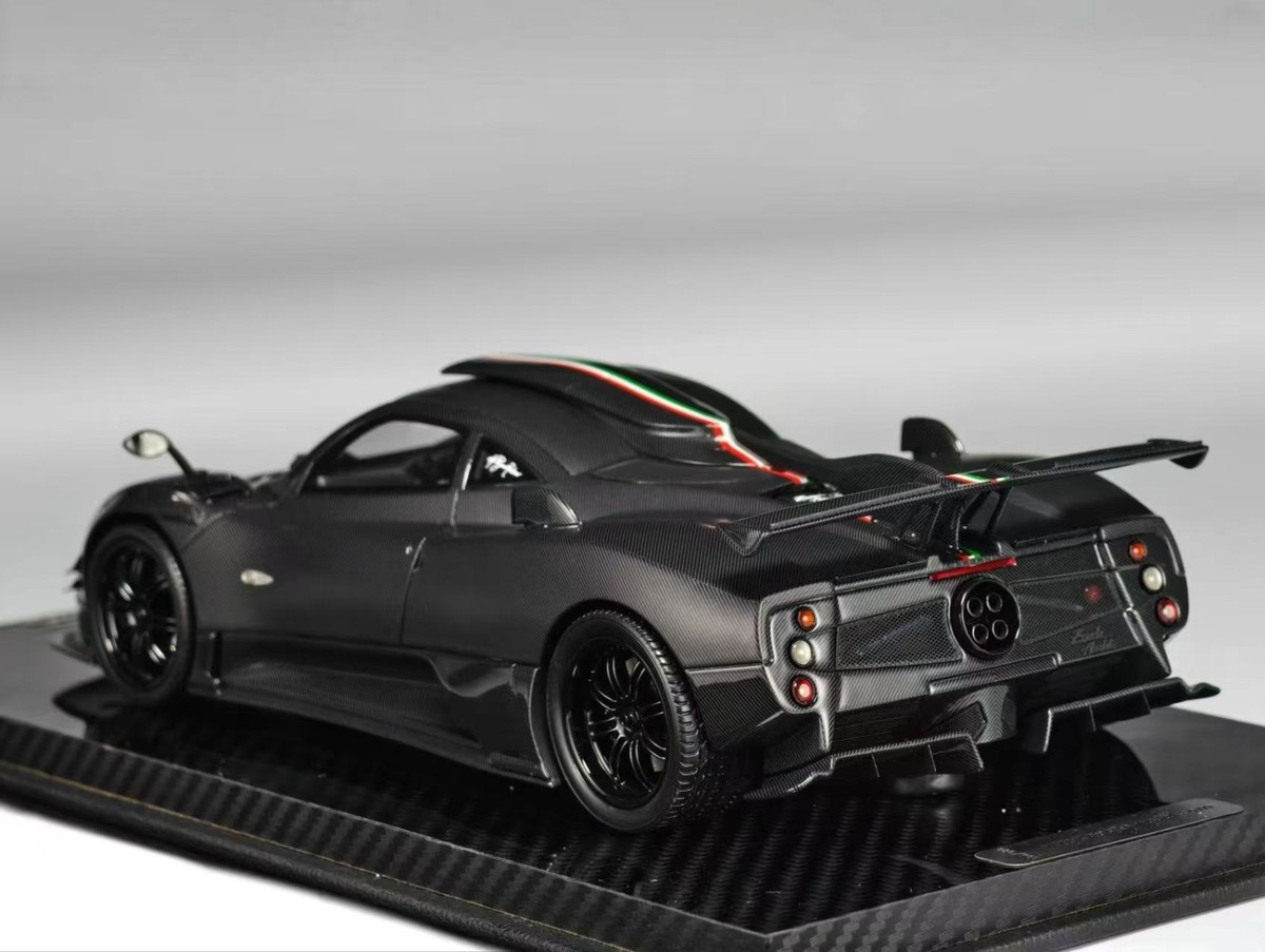 Miniature Peako Pagani Zonda 760 Fantasma EVO - 1/18 - Résine Carbone - Avec Vitrine